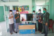 Pegadaian Syariah Blangpidie Serahkan Bantuan Televisi Untuk KUA Susoh