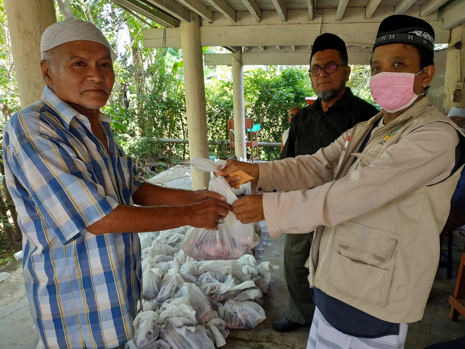 Dewan Dakwah Aceh Salurkan Kurban untuk 440 Keluarga Kurang Mampu dan Muallaf