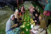 Warga MC.0 Makan Bersama di Jalan