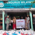 Dewan Dakwah Aceh Salurkan Daging Kurban untuk Muallaf dan Keluarga Kurang Mampu