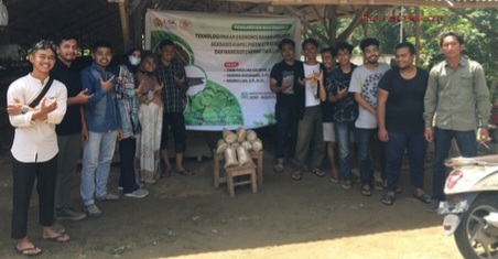 Dosen Faperta USK Lakukan Pengabdian Pembuatan Pakan Organik Kepada Peternak