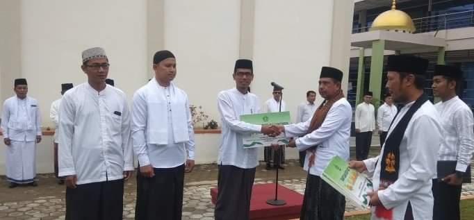 Peringati Hari Santri, Kakanwil Kemenag Aceh Serahkan BOP Pesantren