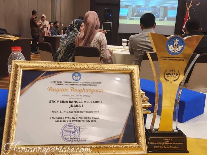 STKIP Bina Bangsa Meulaboh Raih Juara 1 PTS Terbaik LLdikti Award 2022
