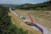 Kereta Api Cepat Proyek Yang Dipaksakan Sejak Awal Kini Memakan Korban, Batalkan!!