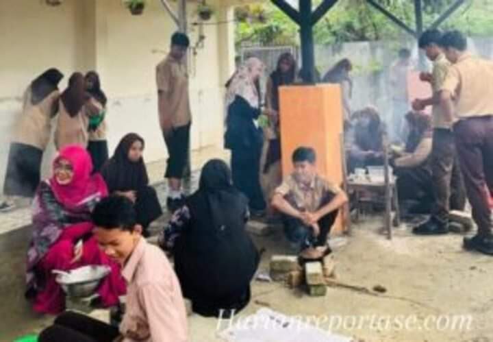 Lestarikan Budaya Aceh, SMAN 15 Adidarma Gelar Teut Apam