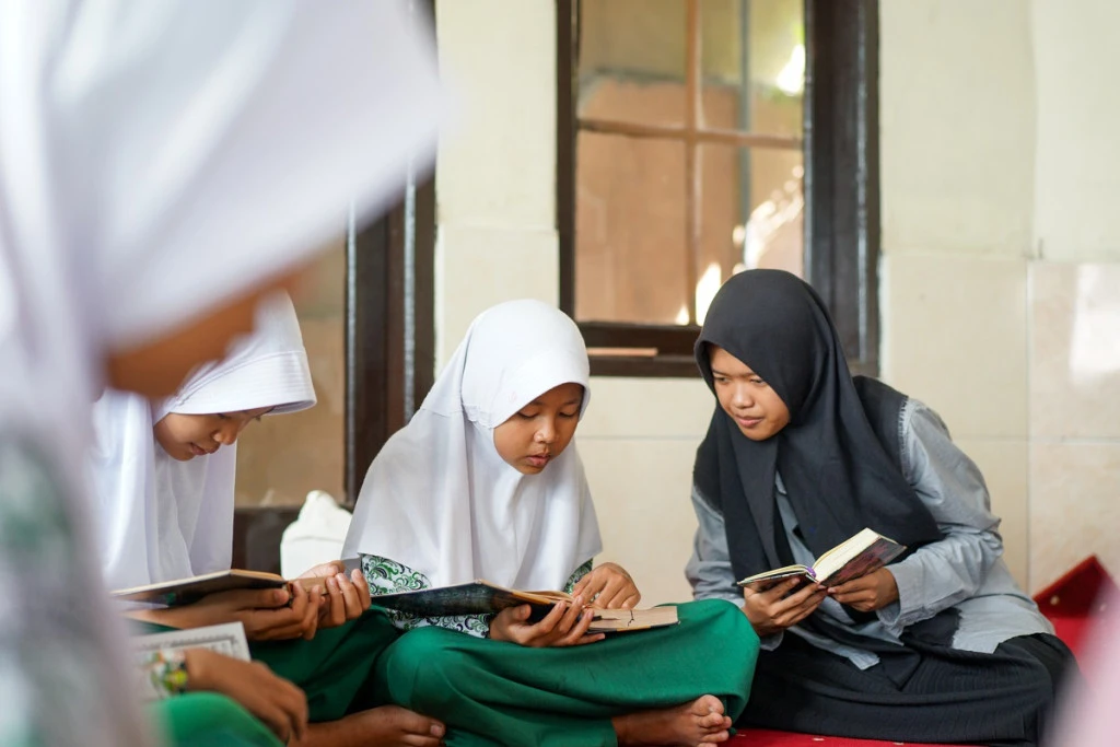 Kisah Guru Mengaji Diterima Kuliah Gratis 100 Persen di UGM