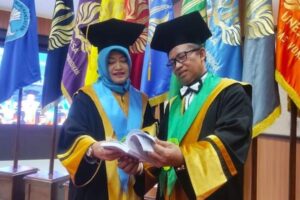 Suami Istri Kompak Raih Guru Besar Bareng di UNESA, Begini Kisahnya