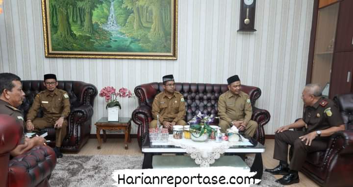 Bahas Program Kerja, Kadisdik Dayah Audiensi dengan Kejati Aceh