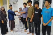 SMA Negeri 15 Adidarma Bagikan 160 Paket Daging Kurban