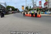 Tekan Lakalantas, Satlantas Polres Aceh Timur Pasang Water Barrier di Simpang Empat Peureulak