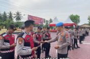 Antisipasi Judi Online, Usai Apel Pagi Plt. Kasi Propam Polres Aceh Timur Mendadak Cek HP Anggota