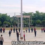 Persiapan HUT RI ke 79, Anggota Polsek Idi Rayeuk Latih Paskibra