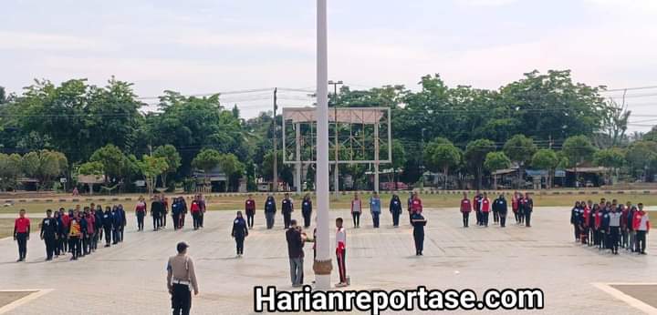 Persiapan HUT RI ke 79, Anggota Polsek Idi Rayeuk Latih Paskibra