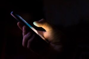 Anak yang Sering Menatap Gawai Berisiko Alami Autisme Virtual