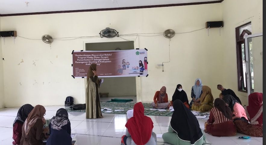 Para peserta sedang menyimak pemaparan dari Tim Pengabdian Kepada Masyarakat (PKM) Universitas Samudra (Unsam) Langsa.
