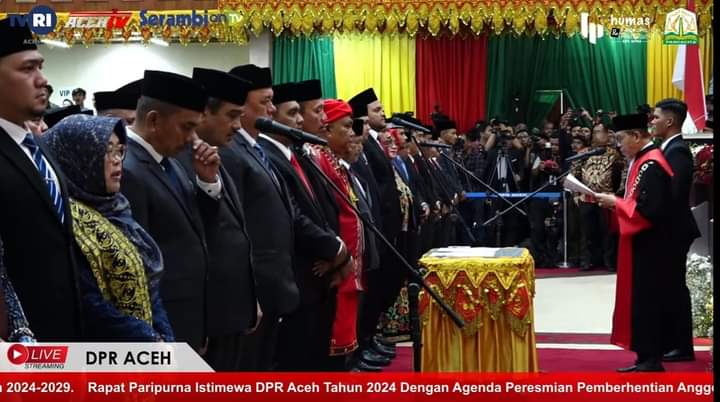 Paripurna DPRA Pemberhentian dan Pengucapan Sumpah Anggota DPRA