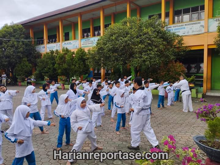 Ratusan Murid MIN 1 Banda Aceh Ikuti Ekstrakurikuler Bela Diri