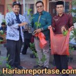 Upaya Penurunan Emisi Global, PGRI Kota Banda Aceh Bagikan 500 Bibit Pohon untuk 60 Sekolah