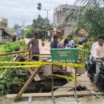 Membahayakan Pengguna Jalan, Polisi Pasang Police Line di Jembatan Ranto Peureulak