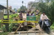 Membahayakan Pengguna Jalan, Polisi Pasang Police Line di Jembatan Ranto Peureulak