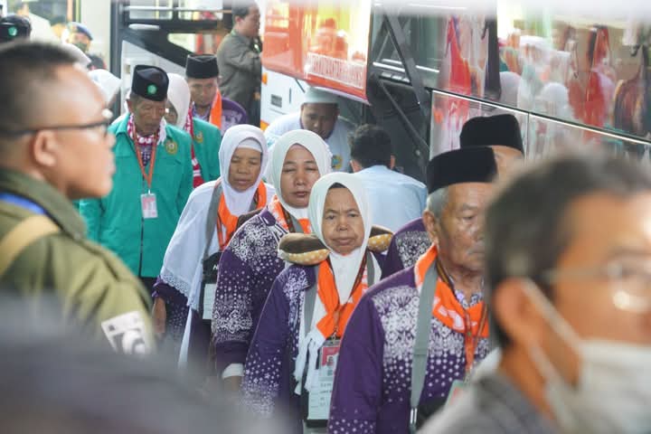 Jemaah Haji Mulai Terbang Perdana Ketanah Suci