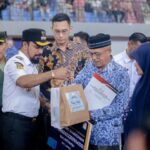 Bupati Al-Farlaky Serahkan SK kepada 219 CPNS: Jadilah Garda Terdepan Pelayanan Publik
