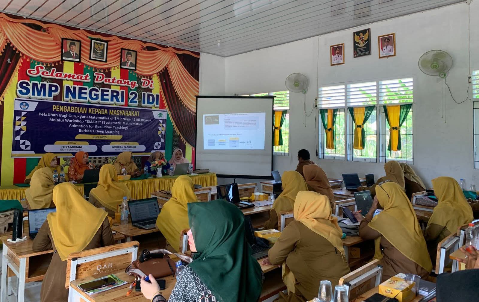 Para peserta terlihat antusiasme dan aktif mengikuti workshop