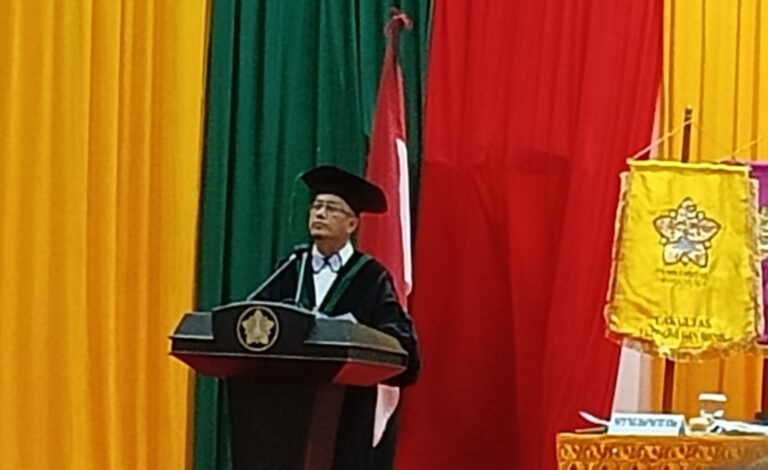 Prof. Rahmat Fadhil Resmi Dikukuhkan sebagai Guru Besar, Tegaskan Pentingnya Ilmu yang Membumi dan Bermanfaat