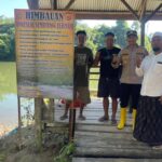 Peduli Keselamatan Warga, Polsek Simpang Jernih Pasang Baliho Imbauan di Dermaga Penyeberangan