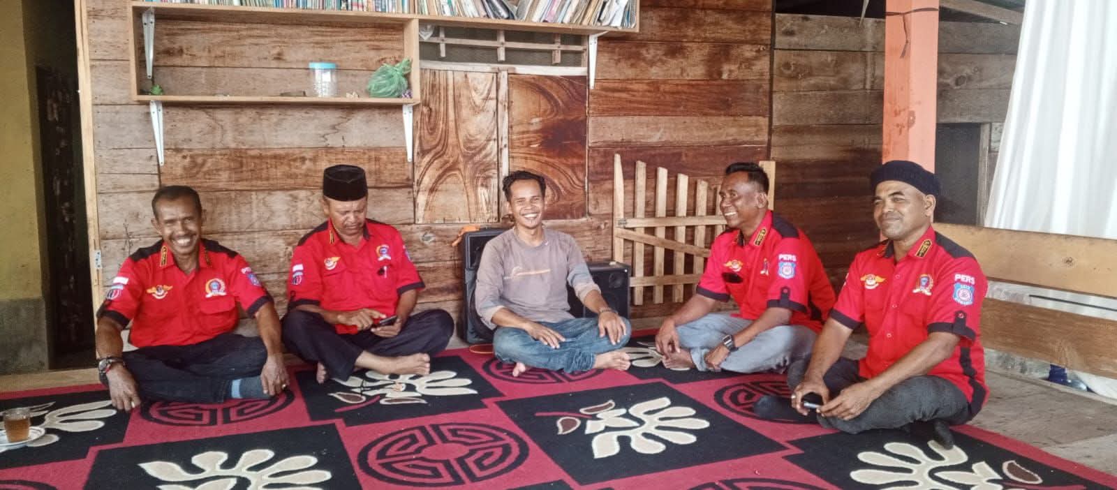 PWDPI Aceh Timur Kunjungi Rumah Duka Kabid EO Fahmi di Keude Reudeup