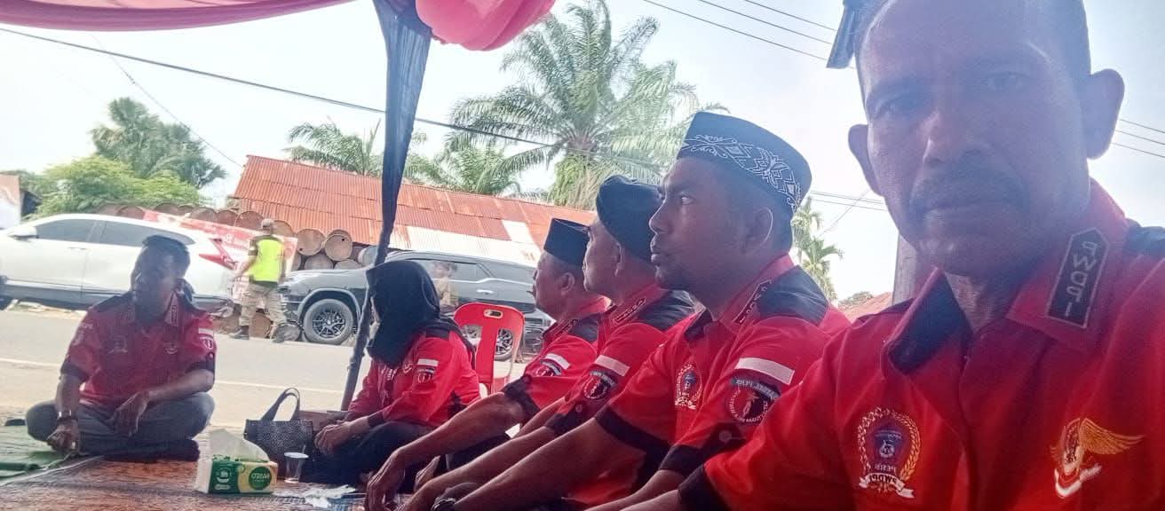 PWDPI Aceh Timur Takziah ke Rumah Duka Ibunda Bupati