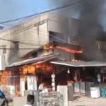 Diduga Karena Puntung Rokok, Rumah dan Bengkel Elektronik di Idi Rayeuk Terbakar