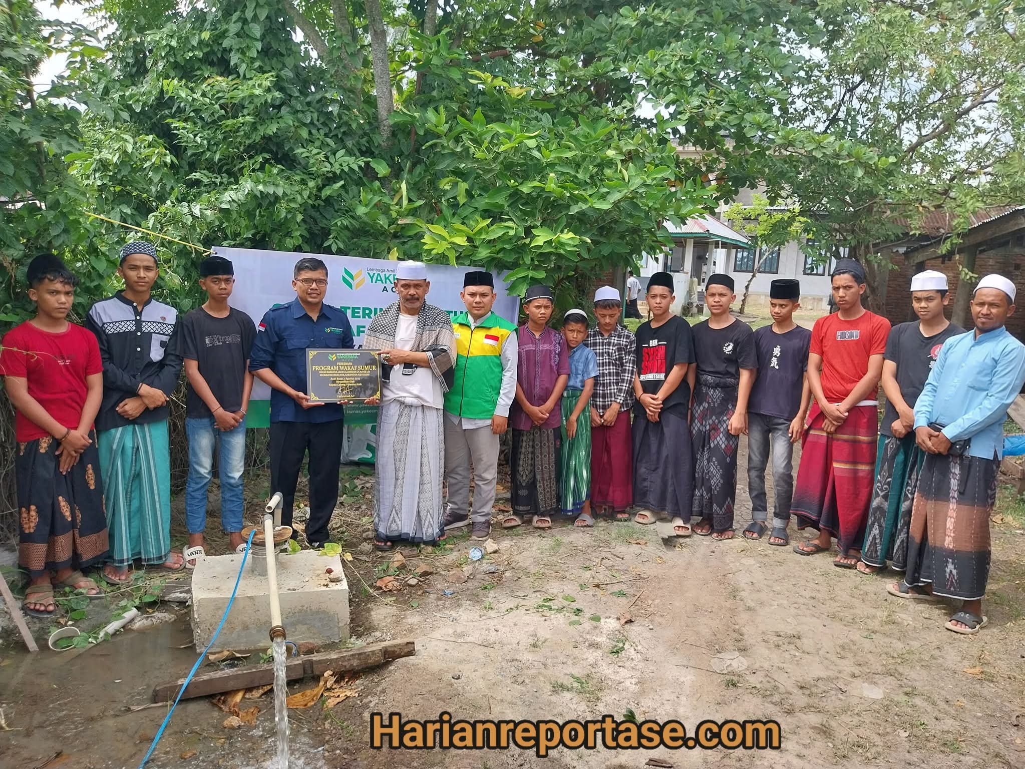 Yakesma Aceh Salurkan Wakaf Sumur Bor dan Sembako ke Dayah Nahzatul Jadid