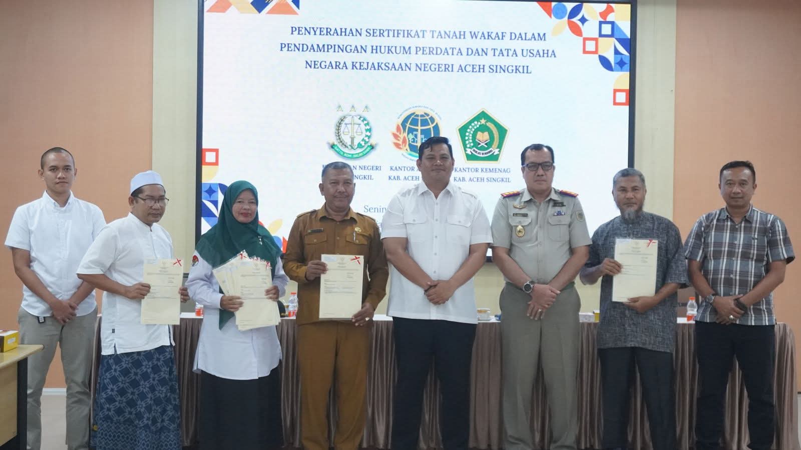 Perkuat Sinergitas, Kantor Pertanahan Aceh Singkil Serahkan 11 Sertipikat Tanah Wakaf