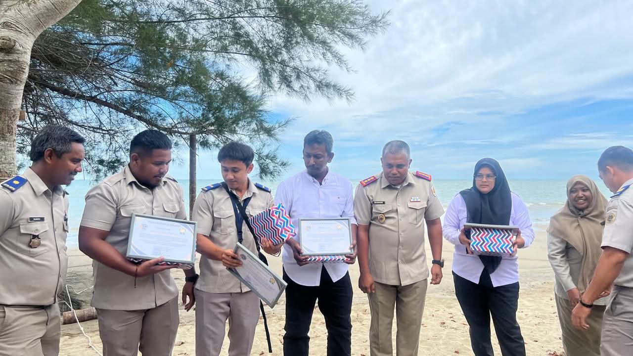 Rayakan HANTARU ke-65, Kantor Pertanahan Aceh Timur Beri Penghargaan Pegawai Berprestasi