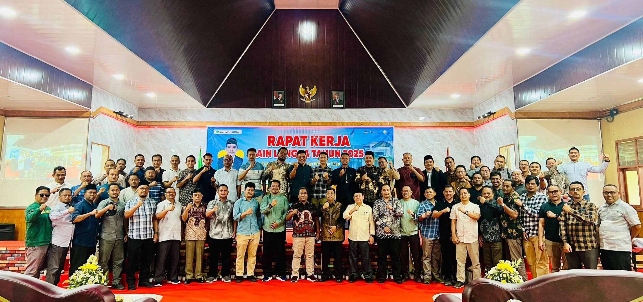 Wakil Rektor I Resmi Tutup Raker IAIN Langsa 2025 di Medan