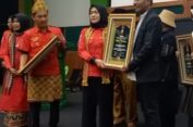 Keuchik Paya Dua, Sultan Ibrahim Raih PWDPI Award 2025 di Lampung