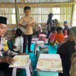 Menabur Cahaya di Simpang Jernih: Bripka Saifullah, Polisi yang Mengaji Bersama Anak Desa