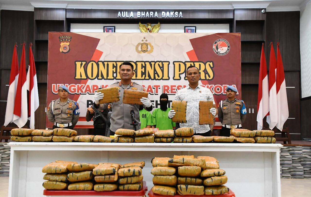 Polres Aceh Timur Gagalkan Penyelundupan 67 Kg Ganja, Dua Pelaku Dibekuk