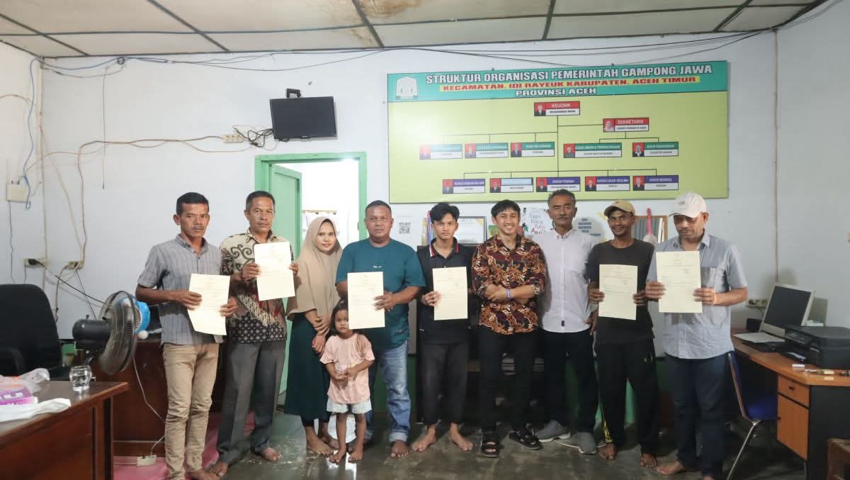 Kantor Pertanahan Aceh Timur Serahkan 44 Sertipikat PTSL 2025 di Gampong Jawa