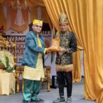Wakil Bupati Aceh Timur Terima Penghargaan dari Kesultanan Langkat