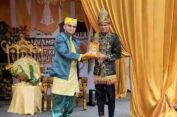 Wakil Bupati Aceh Timur Terima Penghargaan dari Kesultanan Langkat