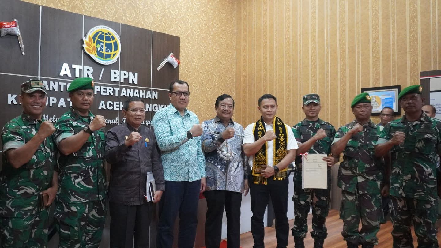 Kakanwil BPN Aceh Serahkan Sertipikat Tanah BMN dan BMD di Kabupaten Aceh Singkil
