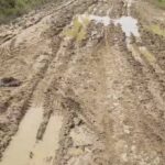 Jalan Peunaron Baru–Serimulya Rusak Parah, Warga Terisolasi Selama Empat Tahun