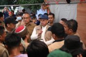 Menteri Nusron Salurkan Bantuan dan Dengar Jeritan Warga yang Kehilangan Keluarga di Kabupaten Agam