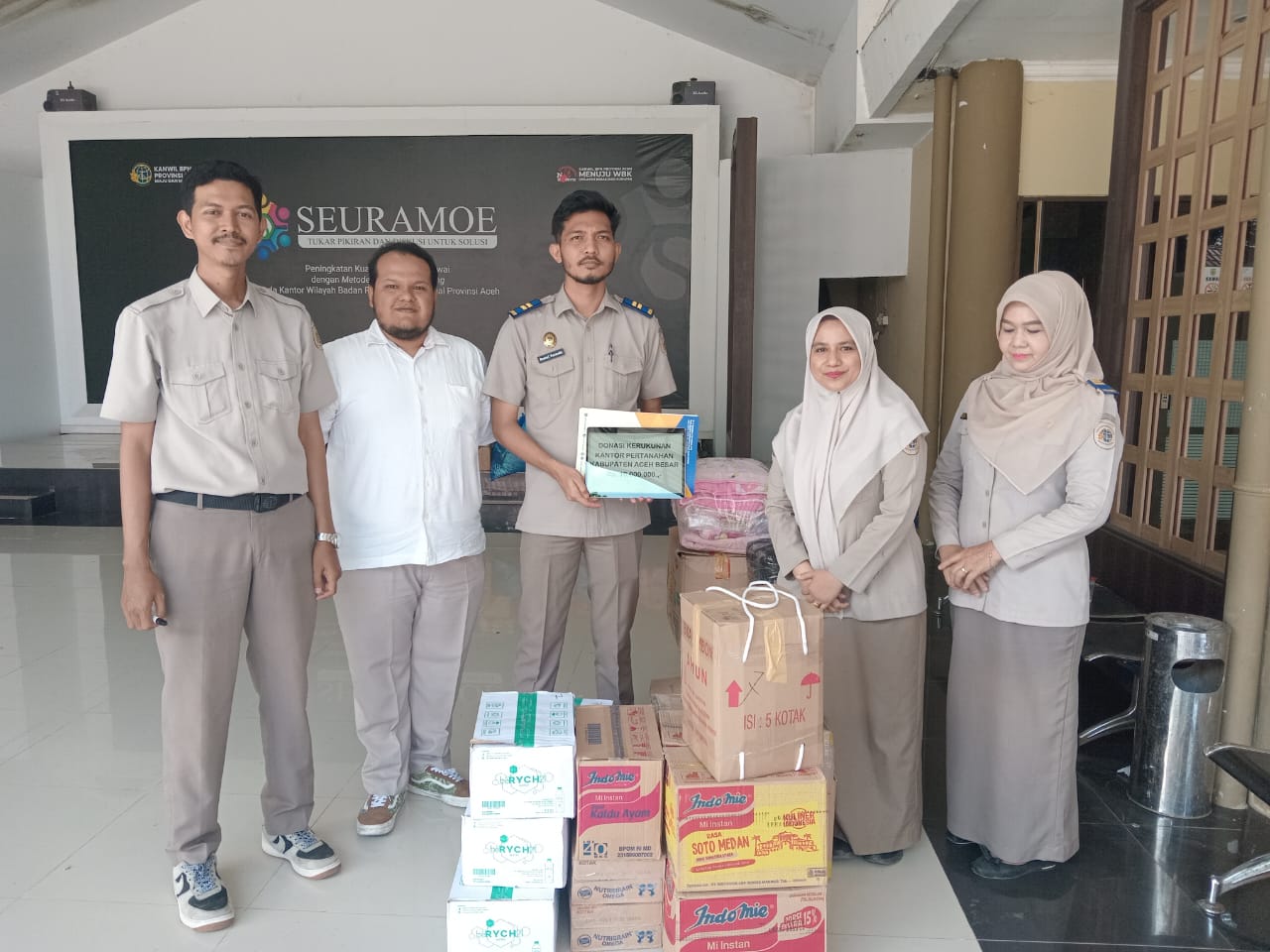 Kantor Pertanahan Aceh Besar Galang Donasi untuk Korban Banjir dan Longsor