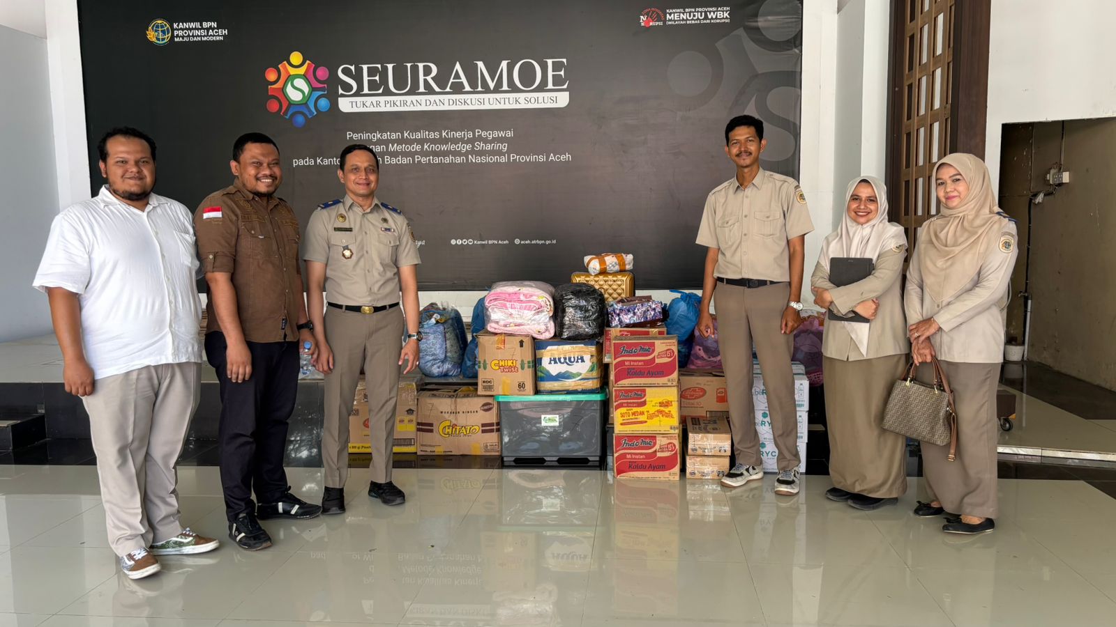 Kantor Pertanahan Aceh Besar Salurkan Donasi untuk Korban Bencana Alam