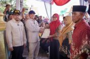 Menteri Nusron Serahkan 546 Sertipikat Hasil Konsolidasi Tanah di Jawa Tengah, Permukiman Warga Makin Bernilai dan Terjamin