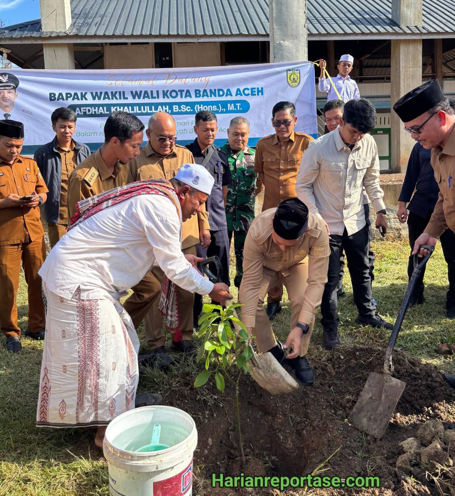 Dukung Penghijauan Dayah, Afdhal: Tanam Pohon, Tanam Nilai Kehidupan