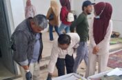 Pimpin Langsung Penyelamatan Dokumen Banjir, Kakantah Aceh Timur Turun Tangan di Lokasi Darurat
